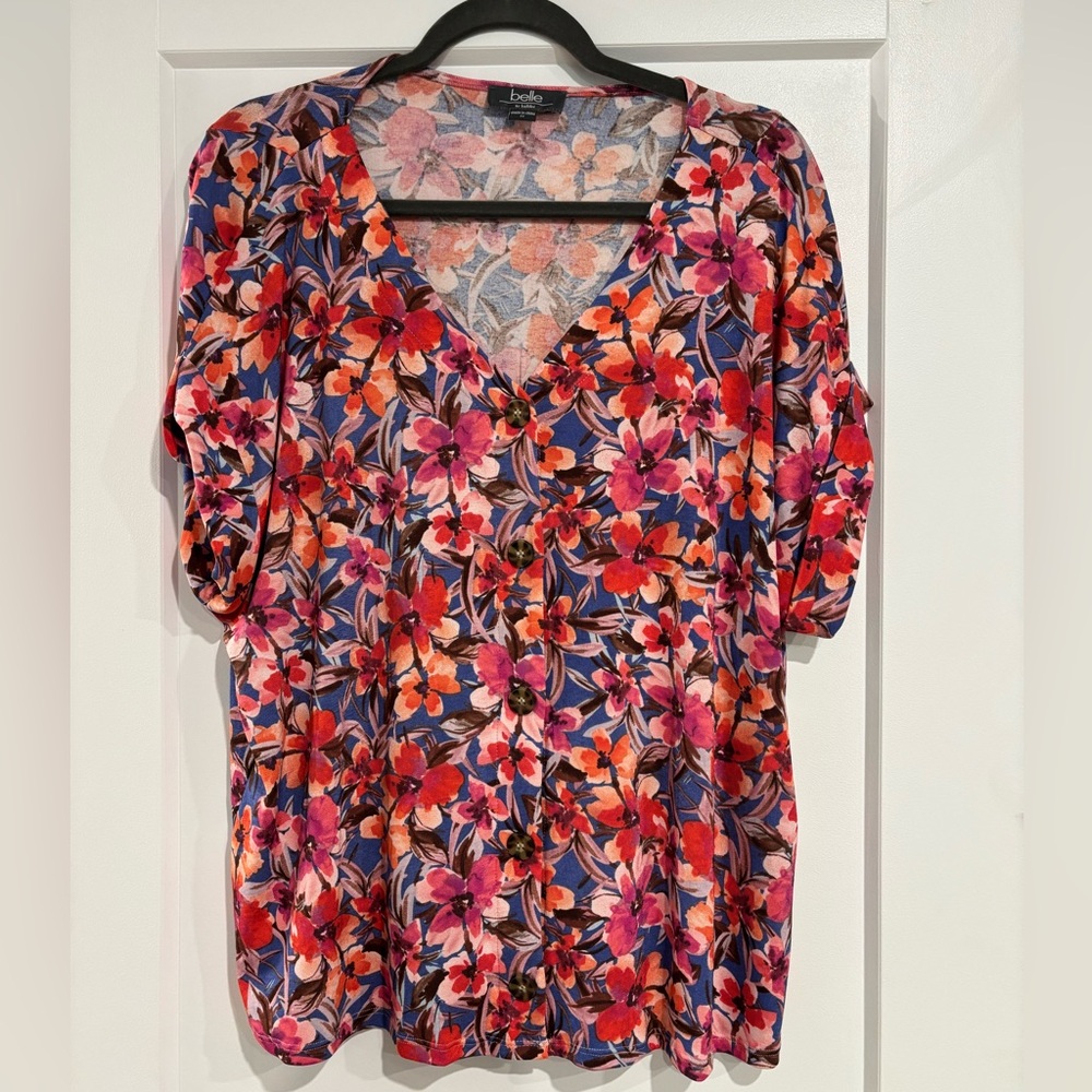 NWOT Belldini Women's Floral Blouse With Ruching On Back
